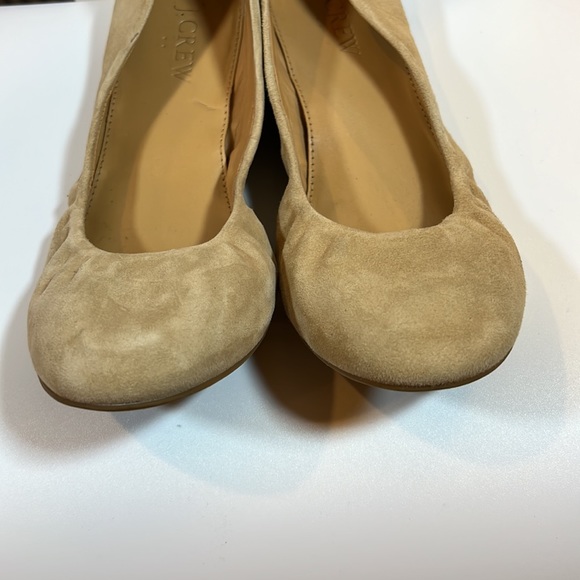 J. Crew women’s flats size 7 tan suede classic round toe hidden elastic for fit - Picture 12 of 14